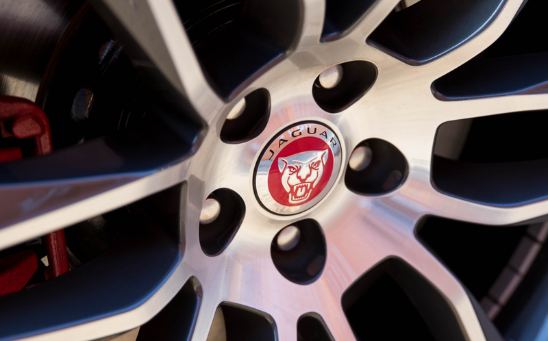 Illustration for article titled The Jaguar F-Type R Is A Terrific Source Of Automotive Therapy